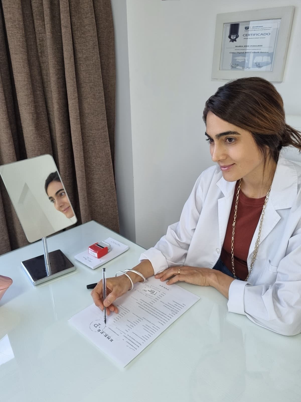 Dra. María José Pomares, médica especializada en medicina estética